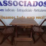 LOTE 400 - 01 MESA COM 04 CADEIRAS COM AVARIAS EM MADEIRA DOBRÁVEL. (NO ESTADO) ATENÇÃO! FAZER A VISITAÇÃO ANTES DE ARREMATAR, NÃO SABEMOS SE FUNCIONA. LEILÃO NÃO TEM GARANTIA E NEM DEVOLUÇÃO, SUJEITO A POSSÍVEIS AVARIAS VISÍVEIS/OCULTAS E/OU AUSÊNCIA DE COMPONENTES.