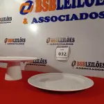 LOTE 032 - 01 BAILARINA PARA BOLO E 01 PRATO EM PORCELANA. (NO ESTADO EM QUE SE ENCONTRA) ATENÇÃO! FAZER A VISITAÇÃO ANTES DE ARREMATAR, NÃO SABEMOS SE FUNCIONA. LEILÃO NÃO TEM GARANTIA E NEM DEVOLUÇÃO, SUJEITO A POSSÍVEIS AVARIAS VISÍVEIS/OCULTAS E/OU AUSÊNCIA DE COMPONENTES.  