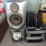 LOTE 364 - 01 SOM PHILIPS COM 08 CAIXAS DE SOM DIVERSAS. (NO ESTADO) ATENÇÃO! FAZER A VISITAÇÃO ANTES DE ARREMATAR, NÃO SABEMOS SE FUNCIONA. LEILÃO NÃO TEM GARANTIA E NEM DEVOLUÇÃO, SUJEITO A POSSÍVEIS AVARIAS VISÍVEIS/OCULTAS E/OU AUSÊNCIA DE COMPONENTES.
