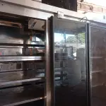 LOTE 532 - 01 REFRIGERADOR EM INOX COM 04 PORTAS. (NO ESTADO) ATENÇÃO! FAZER A VISITAÇÃO ANTES DE ARREMATAR, NÃO SABEMOS SE FUNCIONA. LEILÃO NÃO TEM GARANTIA E NEM DEVOLUÇÃO, SUJEITO A POSSÍVEIS AVARIAS VISÍVEIS/OCULTAS E/OU AUSÊNCIA DE COMPONENTES.