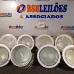 LOTE 324 - 08 LUMINÁRIAS. (NO ESTADO) ATENÇÃO! FAZER A VISITAÇÃO ANTES DE ARREMATAR, NÃO SABEMOS SE FUNCIONA. LEILÃO NÃO TEM GARANTIA E NEM DEVOLUÇÃO, SUJEITO A POSSÍVEIS AVARIAS VISÍVEIS/OCULTAS E/OU AUSÊNCIA DE COMPONENTES.