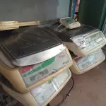 LOTE 334 - 04 BALANÇAS DIGITAIS URANO. (NO ESTADO) ATENÇÃO! FAZER A VISITAÇÃO ANTES DE ARREMATAR, NÃO SABEMOS SE FUNCIONA. LEILÃO NÃO TEM GARANTIA E NEM DEVOLUÇÃO, SUJEITO A POSSÍVEIS AVARIAS VISÍVEIS/OCULTAS E/OU AUSÊNCIA DE COMPONENTES.