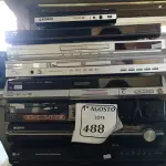 LOTE 488 - 10 APARELHOS DE DVD DIVERSOS.  (NO ESTADO) ATENÇÃO! FAZER A VISITAÇÃO ANTES DE ARREMATAR, NÃO SABEMOS SE FUNCIONA. LEILÃO NÃO TEM GARANTIA E NEM DEVOLUÇÃO, SUJEITO A POSSÍVEIS AVARIAS VISÍVEIS/OCULTAS E/OU AUSÊNCIA DE COMPONENTES.