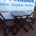 LOTE 380 - 01 MESA COM 04 CADEIRAS COM AVARIAS EM MADEIRA DOBRÁVEL. (NO ESTADO) ATENÇÃO! FAZER A VISITAÇÃO ANTES DE ARREMATAR, NÃO SABEMOS SE FUNCIONA. LEILÃO NÃO TEM GARANTIA E NEM DEVOLUÇÃO, SUJEITO A POSSÍVEIS AVARIAS VISÍVEIS/OCULTAS E/OU AUSÊNCIA DE COMPONENTES.