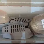 LOTE 333 - 02 LUMINÁRIAS PARA POSTE. (NO ESTADO) ATENÇÃO! FAZER A VISITAÇÃO ANTES DE ARREMATAR, NÃO SABEMOS SE FUNCIONA. LEILÃO NÃO TEM GARANTIA E NEM DEVOLUÇÃO, SUJEITO A POSSÍVEIS AVARIAS VISÍVEIS/OCULTAS E/OU AUSÊNCIA DE COMPONENTES.
