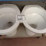 LOTE 505 - 02 VASOS SANITÁRIOS (NO ESTADO) ATENÇÃO! FAZER A VISITAÇÃO ANTES DE ARREMATAR, NÃO SABEMOS SE FUNCIONA. LEILÃO NÃO TEM GARANTIA E NEM DEVOLUÇÃO, SUJEITO A POSSÍVEIS AVARIAS VISÍVEIS/OCULTAS E/OU AUSÊNCIA DE COMPONENTES.