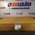 LOTE 357 - 01 CAIXA DE MADEIRA. (NO ESTADO) ATENÇÃO! FAZER A VISITAÇÃO ANTES DE ARREMATAR, NÃO SABEMOS SE FUNCIONA. LEILÃO NÃO TEM GARANTIA E NEM DEVOLUÇÃO, SUJEITO A POSSÍVEIS AVARIAS VISÍVEIS/OCULTAS E/OU AUSÊNCIA DE COMPONENTES.