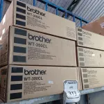 LOTE 313 - 06 CAIXAS PARA RESIDUOS -WT 300 BROTHER ORIGINAL. (NO ESTADO) ATENÇÃO! FAZER A VISITAÇÃO ANTES DE ARREMATAR, NÃO SABEMOS SE FUNCIONA. LEILÃO NÃO TEM GARANTIA E NEM DEVOLUÇÃO, SUJEITO A POSSÍVEIS AVARIAS VISÍVEIS/OCULTAS E/OU AUSÊNCIA DE COMPONENTES.
