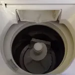LOTE 461 - 01 MÁQUINA DE LAVAR ROUPAS BRASTEMP 6KG COM AVARIAS.  (NO ESTADO) ATENÇÃO! FAZER A VISITAÇÃO ANTES DE ARREMATAR, NÃO SABEMOS SE FUNCIONA. LEILÃO NÃO TEM GARANTIA E NEM DEVOLUÇÃO, SUJEITO A POSSÍVEIS AVARIAS VISÍVEIS/OCULTAS E/OU AUSÊNCIA DE COMPONENTES.