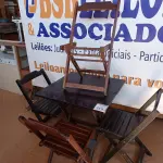 LOTE 310 - 01 MESA COM 04 CADEIRAS COM AVARIAS EM MADEIRA DOBRÁVEL. (NO ESTADO) ATENÇÃO! FAZER A VISITAÇÃO ANTES DE ARREMATAR, NÃO SABEMOS SE FUNCIONA. LEILÃO NÃO TEM GARANTIA E NEM DEVOLUÇÃO, SUJEITO A POSSÍVEIS AVARIAS VISÍVEIS/OCULTAS E/OU AUSÊNCIA DE COMPONENTES.
