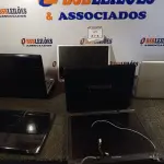 LOTE 371 - 03 NOTEBOOKS COM AVARIAS E 03 TELAS DIVERSAS PARA NOTEBOOKS.  (NO ESTADO) ATENÇÃO! FAZER A VISITAÇÃO ANTES DE ARREMATAR, NÃO SABEMOS SE FUNCIONA. LEILÃO NÃO TEM GARANTIA E NEM DEVOLUÇÃO, SUJEITO A POSSÍVEIS AVARIAS VISÍVEIS/OCULTAS E/OU AUSÊNCIA DE COMPONENTES.