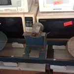 LOTE 347 - 01 MÁQUINA PARA MEDIR FIAÇÃO. (NO ESTADO) ATENÇÃO! FAZER A VISITAÇÃO ANTES DE ARREMATAR, NÃO SABEMOS SE FUNCIONA. LEILÃO NÃO TEM GARANTIA E NEM DEVOLUÇÃO, SUJEITO A POSSÍVEIS AVARIAS VISÍVEIS/OCULTAS E/OU AUSÊNCIA DE COMPONENTES.