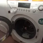 LOTE 455 - 01 MÁQUINA LAVA E SECA ELETROLUX. (NO ESTADO) ATENÇÃO! FAZER A VISITAÇÃO ANTES DE ARREMATAR, NÃO SABEMOS SE FUNCIONA. LEILÃO NÃO TEM GARANTIA E NEM DEVOLUÇÃO, SUJEITO A POSSÍVEIS AVARIAS VISÍVEIS/OCULTAS E/OU AUSÊNCIA DE COMPONENTES.