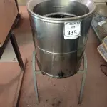 LOTE 335 - 01 FRITADEIRA INDUSTRIAL ÁGUA E ÓLEO. (NO ESTADO) ATENÇÃO! FAZER A VISITAÇÃO ANTES DE ARREMATAR, NÃO SABEMOS SE FUNCIONA. LEILÃO NÃO TEM GARANTIA E NEM DEVOLUÇÃO, SUJEITO A POSSÍVEIS AVARIAS VISÍVEIS/OCULTAS E/OU AUSÊNCIA DE COMPONENTES.