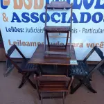 LOTE 320 - 01 MESA COM 04 CADEIRAS COM AVARIAS EM MADEIRA DOBRÁVEL. (NO ESTADO) ATENÇÃO! FAZER A VISITAÇÃO ANTES DE ARREMATAR, NÃO SABEMOS SE FUNCIONA. LEILÃO NÃO TEM GARANTIA E NEM DEVOLUÇÃO, SUJEITO A POSSÍVEIS AVARIAS VISÍVEIS/OCULTAS E/OU AUSÊNCIA DE COMPONENTES.
