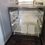 LOTE 408 - 01 LAVA-LOUÇA ENXUTA 220VOLTS. (NO ESTADO) ATENÇÃO! FAZER A VISITAÇÃO ANTES DE ARREMATAR, NÃO SABEMOS SE FUNCIONA. LEILÃO NÃO TEM GARANTIA E NEM DEVOLUÇÃO, SUJEITO A POSSÍVEIS AVARIAS VISÍVEIS/OCULTAS E/OU AUSÊNCIA DE COMPONENTES.