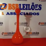 LOTE 044 - 01 GARRAFA MURANA VERMELHA C/ TAMPA. (NO ESTADO EM QUE SE ENCONTRA) ATENÇÃO! FAZER A VISITAÇÃO ANTES DE ARREMATAR, NÃO SABEMOS SE FUNCIONA. LEILÃO NÃO TEM GARANTIA E NEM DEVOLUÇÃO, SUJEITO A POSSÍVEIS AVARIAS VISÍVEIS/OCULTAS E/OU AUSÊNCIA DE COMPONENTES.  