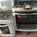LOTE 518 -  02 FOGÕES COM AVARIAS. (NO ESTADO) ATENÇÃO! FAZER A VISITAÇÃO ANTES DE ARREMATAR, NÃO SABEMOS SE FUNCIONA. LEILÃO NÃO TEM GARANTIA E NEM DEVOLUÇÃO, SUJEITO A POSSÍVEIS AVARIAS VISÍVEIS/OCULTAS E/OU AUSÊNCIA DE COMPONENTES.
