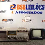 LOTE 328 - 01 TV/RADIO PRECISION E 01 TV/RADIO/CASSETE BAKOSONIC (ANTIGO E FUNCIONANDO). (NO ESTADO) ATENÇÃO! FAZER A VISITAÇÃO ANTES DE ARREMATAR, NÃO SABEMOS SE FUNCIONA. LEILÃO NÃO TEM GARANTIA E NEM DEVOLUÇÃO, SUJEITO A POSSÍVEIS AVARIAS VISÍVEIS/OCULTAS E/OU AUSÊNCIA DE COMPONENTES.
