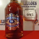 LOTE 045 -  01 GARRAFA DE WHISKY CHIVAS REGAL 18 ANOS GOLD SIGNATURE 750ML. LACRADO.  (NO ESTADO EM QUE SE ENCONTRA) ATENÇÃO! FAZER A VISITAÇÃO ANTES DE ARREMATAR, NÃO SABEMOS SE FUNCIONA. LEILÃO NÃO TEM GARANTIA E NEM DEVOLUÇÃO, SUJEITO A POSSÍVEIS AVARIAS VISÍVEIS/OCULTAS E/OU AUSÊNCIA DE COMPONENTES.  