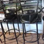 LOTE 501 - 04 BANQUETAS EM FERRO PARA CRIANÇAS.  (NO ESTADO) ATENÇÃO! FAZER A VISITAÇÃO ANTES DE ARREMATAR, NÃO SABEMOS SE FUNCIONA. LEILÃO NÃO TEM GARANTIA E NEM DEVOLUÇÃO, SUJEITO A POSSÍVEIS AVARIAS VISÍVEIS/OCULTAS E/OU AUSÊNCIA DE COMPONENTES.