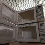 LOTE 494 - 03 MICRO- ONDAS DIVERSOS SEM PRATO. .  (NO ESTADO) ATENÇÃO! FAZER A VISITAÇÃO ANTES DE ARREMATAR, NÃO SABEMOS SE FUNCIONA. LEILÃO NÃO TEM GARANTIA E NEM DEVOLUÇÃO, SUJEITO A POSSÍVEIS AVARIAS VISÍVEIS/OCULTAS E/OU AUSÊNCIA DE COMPONENTES.