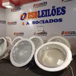 LOTE 324 - 08 LUMINÁRIAS. (NO ESTADO) ATENÇÃO! FAZER A VISITAÇÃO ANTES DE ARREMATAR, NÃO SABEMOS SE FUNCIONA. LEILÃO NÃO TEM GARANTIA E NEM DEVOLUÇÃO, SUJEITO A POSSÍVEIS AVARIAS VISÍVEIS/OCULTAS E/OU AUSÊNCIA DE COMPONENTES.