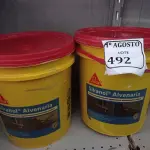 LOTE 492 - 02 BALDES DE SIKANOL ALVENARIA, ADITIVO PLASTIFICANTE PARA ARGAMASSA DE ASSENTAMENTO E REBOCO 18L. (NO ESTADO) ATENÇÃO! FAZER A VISITAÇÃO ANTES DE ARREMATAR, NÃO SABEMOS SE FUNCIONA. LEILÃO NÃO TEM GARANTIA E NEM DEVOLUÇÃO, SUJEITO A POSSÍVEIS AVARIAS VISÍVEIS/OCULTAS E/OU AUSÊNCIA DE COMPONENTES.