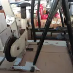 LOTE 397 - 01 SIMULADOR DE CAMINHADA E 01 BICICLETA ERGOMÉTRICA. (NO ESTADO) ATENÇÃO! FAZER A VISITAÇÃO ANTES DE ARREMATAR, NÃO SABEMOS SE FUNCIONA. LEILÃO NÃO TEM GARANTIA E NEM DEVOLUÇÃO, SUJEITO A POSSÍVEIS AVARIAS VISÍVEIS/OCULTAS E/OU AUSÊNCIA DE COMPONENTES.