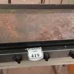 LOTE 419 - 01 CHAPA A GÁS VENÂNCIO. (NO ESTADO) ATENÇÃO! FAZER A VISITAÇÃO ANTES DE ARREMATAR, NÃO SABEMOS SE FUNCIONA. LEILÃO NÃO TEM GARANTIA E NEM DEVOLUÇÃO, SUJEITO A POSSÍVEIS AVARIAS VISÍVEIS/OCULTAS E/OU AUSÊNCIA DE COMPONENTES.