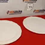 LOTE 056 - 02 PRATOS GRANDES BRANCOS E 01 PRATO PORCELANA INGLESA. (NO ESTADO EM QUE SE ENCONTRA) ATENÇÃO! FAZER A VISITAÇÃO ANTES DE ARREMATAR, NÃO SABEMOS SE FUNCIONA. LEILÃO NÃO TEM GARANTIA E NEM DEVOLUÇÃO, SUJEITO A POSSÍVEIS AVARIAS VISÍVEIS/OCULTAS E/OU AUSÊNCIA DE COMPONENTES.  
