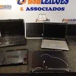 LOTE 371 - 03 NOTEBOOKS COM AVARIAS E 03 TELAS DIVERSAS PARA NOTEBOOKS.  (NO ESTADO) ATENÇÃO! FAZER A VISITAÇÃO ANTES DE ARREMATAR, NÃO SABEMOS SE FUNCIONA. LEILÃO NÃO TEM GARANTIA E NEM DEVOLUÇÃO, SUJEITO A POSSÍVEIS AVARIAS VISÍVEIS/OCULTAS E/OU AUSÊNCIA DE COMPONENTES.