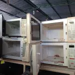 LOTE 348 - 06 MICRO-ONDAS DIVERSOS SEM PRATOS (NO ESTADO) ATENÇÃO! FAZER A VISITAÇÃO ANTES DE ARREMATAR, NÃO SABEMOS SE FUNCIONA. LEILÃO NÃO TEM GARANTIA E NEM DEVOLUÇÃO, SUJEITO A POSSÍVEIS AVARIAS VISÍVEIS/OCULTAS E/OU AUSÊNCIA DE COMPONENTES.