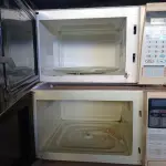 LOTE 361 - 03 MICRO-ONDAS MARCAS E MODELOS DIVERSOS SENDO 01 COM PRATO (NO ESTADO) ATENÇÃO! FAZER A VISITAÇÃO ANTES DE ARREMATAR, NÃO SABEMOS SE FUNCIONA. LEILÃO NÃO TEM GARANTIA E NEM DEVOLUÇÃO, SUJEITO A POSSÍVEIS AVARIAS VISÍVEIS/OCULTAS E/OU AUSÊNCIA DE COMPONENTES.