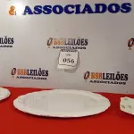 LOTE 056 - 02 PRATOS GRANDES BRANCOS E 01 PRATO PORCELANA INGLESA. (NO ESTADO EM QUE SE ENCONTRA) ATENÇÃO! FAZER A VISITAÇÃO ANTES DE ARREMATAR, NÃO SABEMOS SE FUNCIONA. LEILÃO NÃO TEM GARANTIA E NEM DEVOLUÇÃO, SUJEITO A POSSÍVEIS AVARIAS VISÍVEIS/OCULTAS E/OU AUSÊNCIA DE COMPONENTES.  