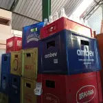 LOTE 436 - 13 ENGRADADOS COM CASCOS DE CERVEJA E 02 ENGRADADOS COM CASCOS DE COCA COLA KS. (NO ESTADO) ATENÇÃO! FAZER A VISITAÇÃO ANTES DE ARREMATAR, NÃO SABEMOS SE FUNCIONA. LEILÃO NÃO TEM GARANTIA E NEM DEVOLUÇÃO, SUJEITO A POSSÍVEIS AVARIAS VISÍVEIS/OCULTAS E/OU AUSÊNCIA DE COMPONENTES.