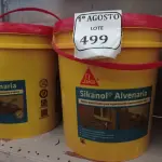 LOTE 499 - 02 BALDES DE SIKANOL ALVENARIA, ADITIVO PLASTIFICANTE PARA ARGAMASSA DE ASSENTAMENTO E REBOCO 18L. (NO ESTADO) ATENÇÃO! FAZER A VISITAÇÃO ANTES DE ARREMATAR, NÃO SABEMOS SE FUNCIONA. LEILÃO NÃO TEM GARANTIA E NEM DEVOLUÇÃO, SUJEITO A POSSÍVEIS AVARIAS VISÍVEIS/OCULTAS E/OU AUSÊNCIA DE COMPONENTES.