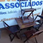 LOTE 320 - 01 MESA COM 04 CADEIRAS COM AVARIAS EM MADEIRA DOBRÁVEL. (NO ESTADO) ATENÇÃO! FAZER A VISITAÇÃO ANTES DE ARREMATAR, NÃO SABEMOS SE FUNCIONA. LEILÃO NÃO TEM GARANTIA E NEM DEVOLUÇÃO, SUJEITO A POSSÍVEIS AVARIAS VISÍVEIS/OCULTAS E/OU AUSÊNCIA DE COMPONENTES.