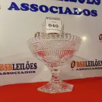 LOTE 040 - 01 FRUTEIRA CRISTAL BOHEMIA. (NO ESTADO EM QUE SE ENCONTRA) ATENÇÃO! FAZER A VISITAÇÃO ANTES DE ARREMATAR, NÃO SABEMOS SE FUNCIONA. LEILÃO NÃO TEM GARANTIA E NEM DEVOLUÇÃO, SUJEITO A POSSÍVEIS AVARIAS VISÍVEIS/OCULTAS E/OU AUSÊNCIA DE COMPONENTES.  