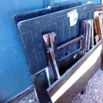 LOTE 180 - 03 MESAS DOBRÁVEIS EM MADEIRA COM AVARIAS. (NO ESTADO) ATENÇÃO! FAZER A VISITAÇÃO ANTES DE ARREMATAR, NÃO SABEMOS SE FUNCIONA. LEILÃO NÃO TEM GARANTIA E NEM DEVOLUÇÃO, SUJEITO A POSSÍVEIS AVARIAS VISÍVEIS/OCULTAS E/OU AUSÊNCIA DE COMPONENTES.