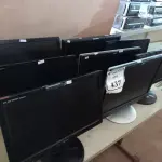 LOTE 437 - 10 MONITORES DIVERSOS COM AVARIAS. (NO ESTADO) ATENÇÃO! FAZER A VISITAÇÃO ANTES DE ARREMATAR, NÃO SABEMOS SE FUNCIONA. LEILÃO NÃO TEM GARANTIA E NEM DEVOLUÇÃO, SUJEITO A POSSÍVEIS AVARIAS VISÍVEIS/OCULTAS E/OU AUSÊNCIA DE COMPONENTES.