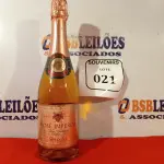 LOTE 021 -  01 GARRAFA DE ESPUMANTE ROSE IMPERIAL SPERONE 75 CL LACRADO. (NO ESTADO EM QUE SE ENCONTRA) ATENÇÃO! FAZER A VISITAÇÃO ANTES DE ARREMATAR, NÃO SABEMOS SE FUNCIONA. LEILÃO NÃO TEM GARANTIA E NEM DEVOLUÇÃO, SUJEITO A POSSÍVEIS AVARIAS VISÍVEIS/OCULTAS E/OU AUSÊNCIA DE COMPONENTES.  
