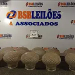 LOTE 427 - 01 CAIXA COM GLOBOS PARA LUMINÁRIAS. (NO ESTADO) ATENÇÃO! FAZER A VISITAÇÃO ANTES DE ARREMATAR, NÃO SABEMOS SE FUNCIONA. LEILÃO NÃO TEM GARANTIA E NEM DEVOLUÇÃO, SUJEITO A POSSÍVEIS AVARIAS VISÍVEIS/OCULTAS E/OU AUSÊNCIA DE COMPONENTES.