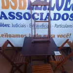 LOTE 350 - 01 MESA COM 04 CADEIRAS COM AVARIAS EM MADEIRA DOBRÁVEL. (NO ESTADO) ATENÇÃO! FAZER A VISITAÇÃO ANTES DE ARREMATAR, NÃO SABEMOS SE FUNCIONA. LEILÃO NÃO TEM GARANTIA E NEM DEVOLUÇÃO, SUJEITO A POSSÍVEIS AVARIAS VISÍVEIS/OCULTAS E/OU AUSÊNCIA DE COMPONENTES.