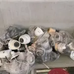 LOTE 511 - 01 LOTE COM GRANDE QUANTIDADE CÂMERAS DE SEGURANÇA. (NO ESTADO) ATENÇÃO! FAZER A VISITAÇÃO ANTES DE ARREMATAR, NÃO SABEMOS SE FUNCIONA. LEILÃO NÃO TEM GARANTIA E NEM DEVOLUÇÃO, SUJEITO A POSSÍVEIS AVARIAS VISÍVEIS/OCULTAS E/OU AUSÊNCIA DE COMPONENTES.
