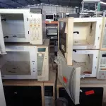 LOTE 348 - 06 MICRO-ONDAS DIVERSOS SEM PRATOS (NO ESTADO) ATENÇÃO! FAZER A VISITAÇÃO ANTES DE ARREMATAR, NÃO SABEMOS SE FUNCIONA. LEILÃO NÃO TEM GARANTIA E NEM DEVOLUÇÃO, SUJEITO A POSSÍVEIS AVARIAS VISÍVEIS/OCULTAS E/OU AUSÊNCIA DE COMPONENTES.