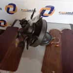 LOTE 132 - 01 VENTILADOR DE TETO COM PALETAS EM MADEIRA COM AVARIAS (1 WITH CEILING FANS). (NO ESTADO EM QUE SE ENCONTRA. SUJEITO A AVARIAS OCULTAS/VISÍVEIS.) 0000057