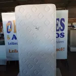 LOTE 120 - 01 COLCHÃO DE SOLTEIRO COM BASE (TWIN BED (MATTRESS+BOX). (NO ESTADO EM QUE SE ENCONTRA. SUJEITO A AVARIAS OCULTAS/VISÍVEIS) BF8596V AV9957J