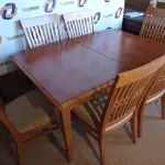 LOTE 176 - 01 MESA EM MADEIRA COM 6 CADEIRAS (DINING TABLE E CHAIR). (NO ESTADO EM QUE SE ENCONTRA. SUJEITO A AVARIAS OCULTAS/VISÍVEIS.) AV9855F, AV9918R, AV9599S, AV9918P, AV9599P, AV9599N, AV9599R