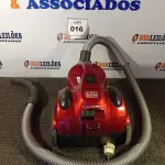 LOTE 016 - 01 ASPIRADOR DE PÓ MARCA BLACK DECKER 127V. VACUM. (NO ESTADO EM QUE SE ENCONTRA. SUJEITO A AVARIAS OCULTAS/VISÍVEIS.) AV9342N